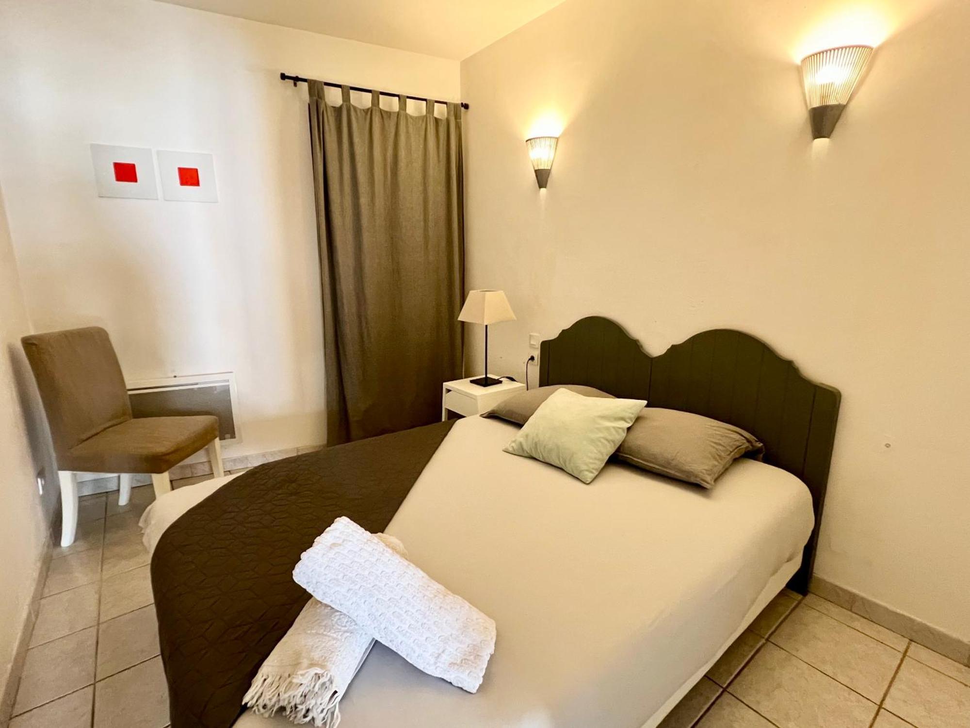 Appartement Casa 78 Trivalle - Cite 500m, Parking Public Gratuit 200m, Wifi, Menage Inclus - Free Public Car Park 200m *